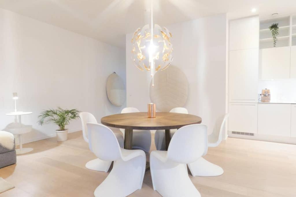 Exquisite Apartment, Most Convenient Location, Apt 5. København Eksteriør bilde